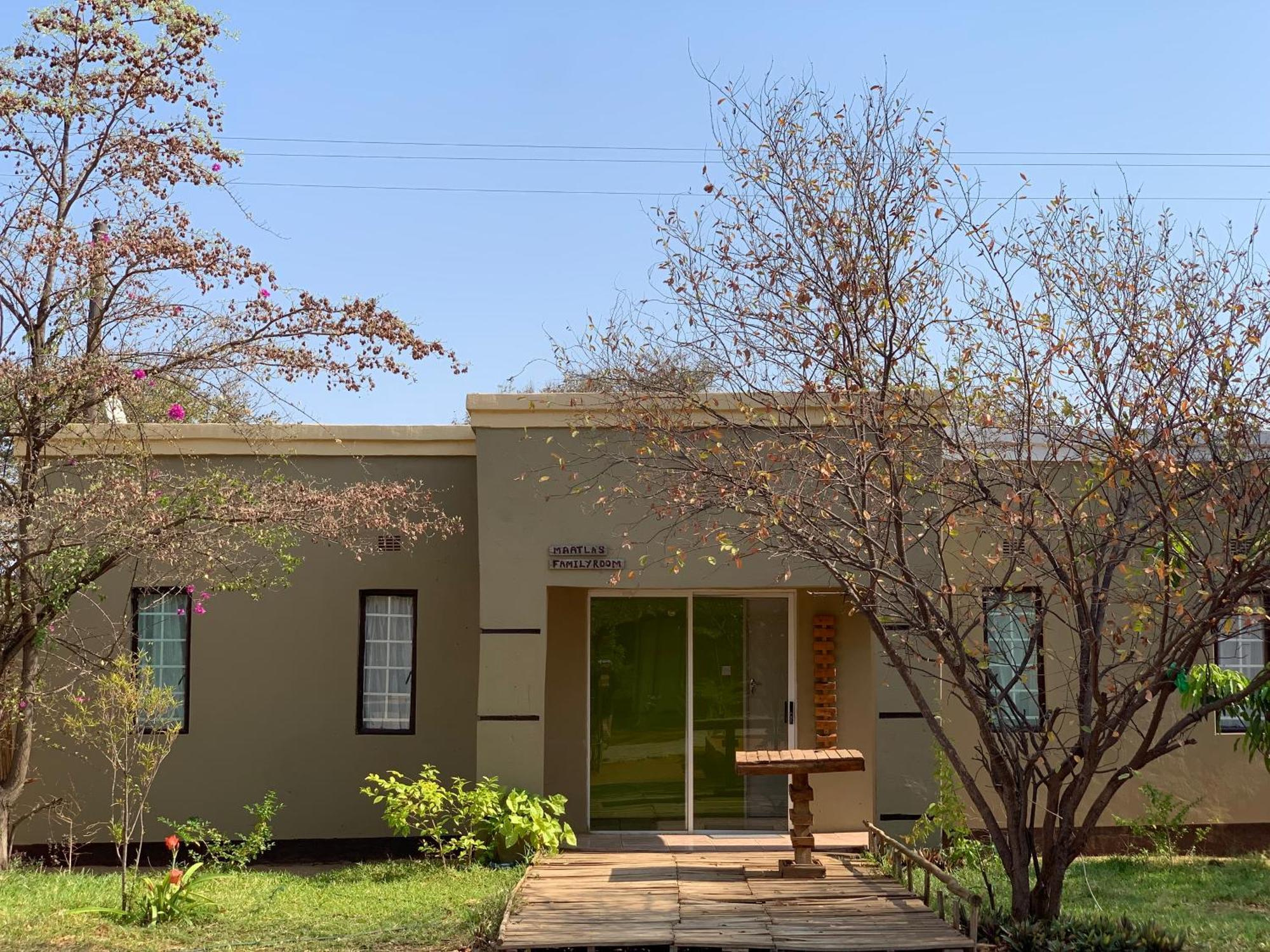 Jungle Breeze Home Stay Kasane Eksteriør bilde