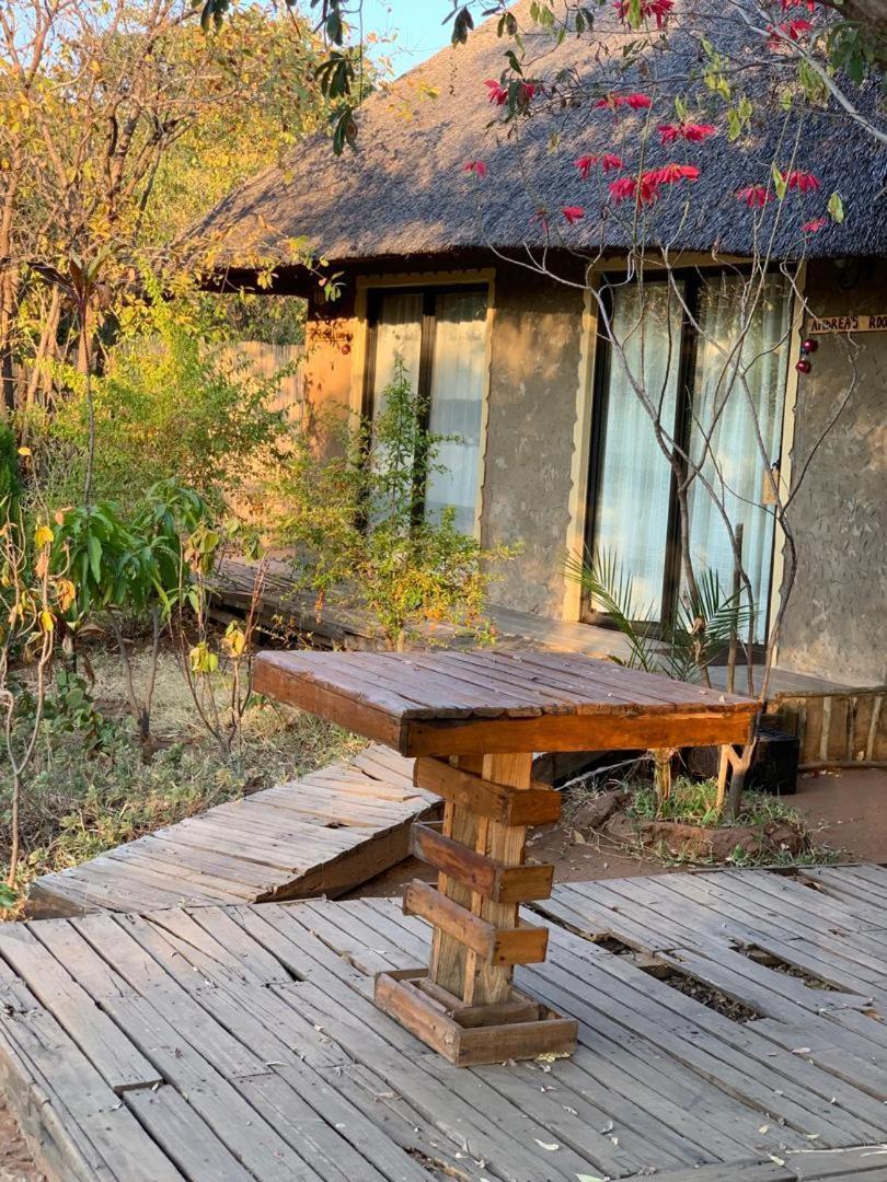 Jungle Breeze Home Stay Kasane Eksteriør bilde