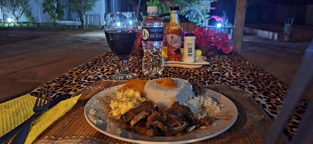 Jungle Breeze Home Stay Kasane Eksteriør bilde